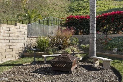 3072 Lamplighter St, Simi Valley CA  93065-5287 exterior