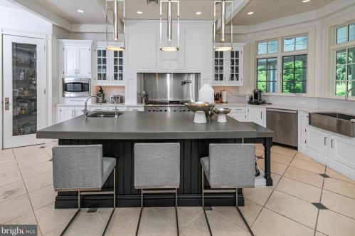 110 Brooks Bnd, Princeton NJ  08540-7545 exterior