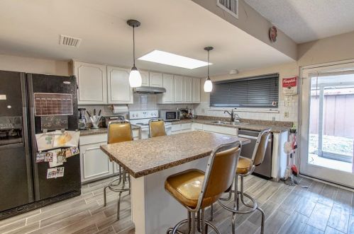 3701 Clubview Dr, Garland TX 75044-6158 exterior