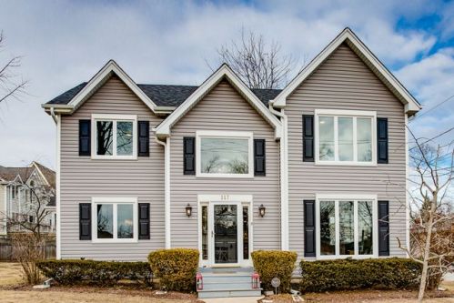 117 Division St, Itasca, IL 60143-1713