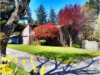 583 19th St, Damascus, OR 97080