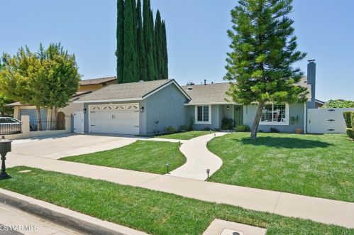 5847 Dovetail Dr, Calabasas, CA 91301-1403