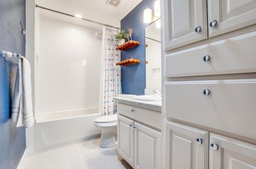 4408 Greenbrier Dr, Dallas TX  75225-6641 exterior