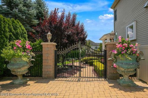 15 Pegasus Dr, Tinton Falls NJ 07724-2875 exterior