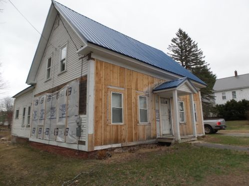 15 School St, Belmont, NH 03220-4539