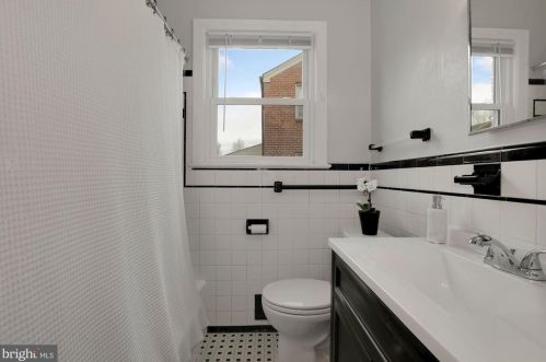 10006 Markham St, Silver Spring MD 20901-2233 exterior