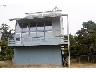 88556 3rd Ave, Florence, OR 97439-9104