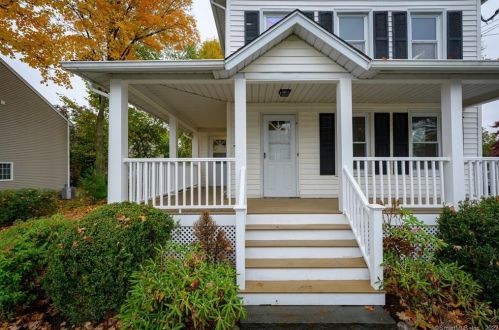 51 Plattsville Ave, Norwalk CT  06851-6138 exterior