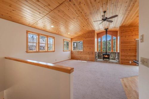 13512 Hillside Dr, Truckee, CA 96161-6810