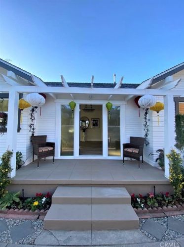 1020 Hickory St, Santa Ana CA  92701-6004 exterior