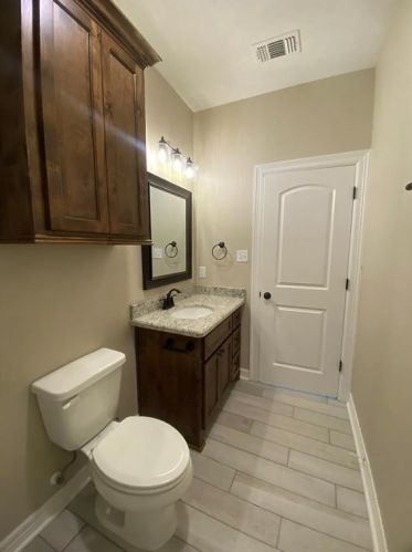 216 Shannon St, Angleton TX 77515-3088 exterior