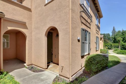 8444 Crystal Walk Cir, Elk Grove, CA 95758-8086