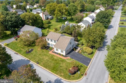 1827 Krystle Dr, Lancaster PA  17602-4149 exterior