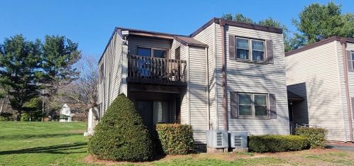 104 Twin Circle Dr, Wapping, CT 06074-2629