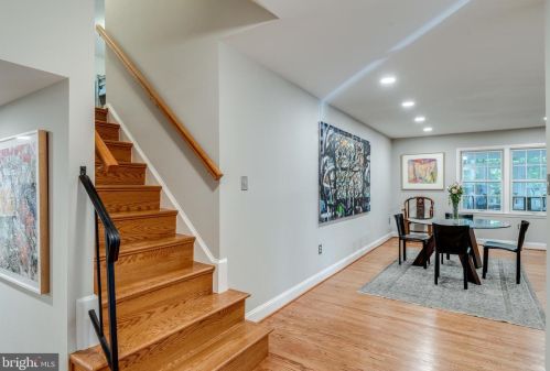 2333 Rosedown Dr, Herndon VA  20191-1631 exterior