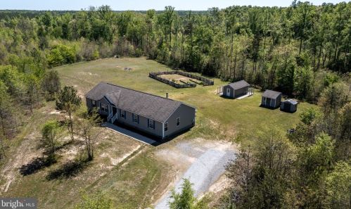 212 Briar Cir, Bumpass, VA 23024-3666