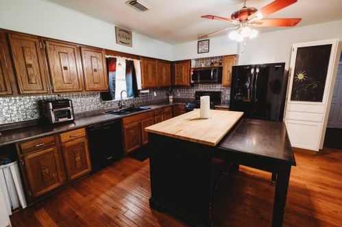 800 Morgan St, Angleton TX 77515-4722 exterior