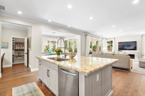 57 Livia, Irvine CA  92618-0102 exterior