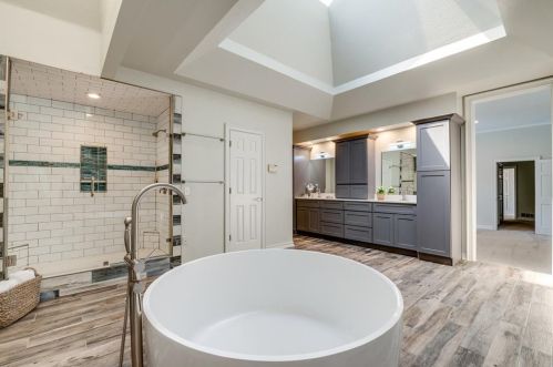 2817 Country Vly Rd, Garland TX  75041-2130 exterior