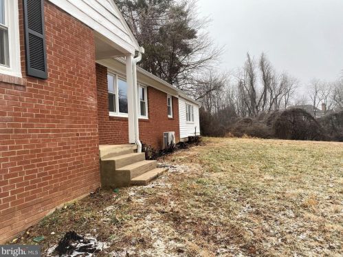 10022 Colvin Run Rd, Great Falls, VA 22066-1832
