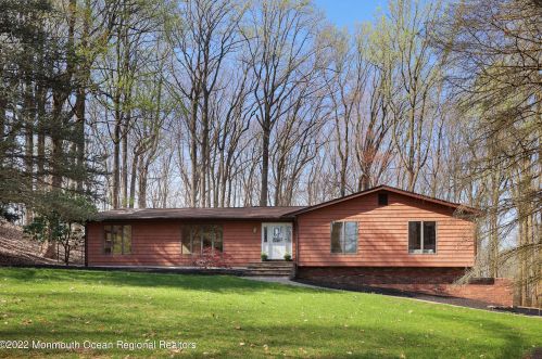 25 Overlook Dr, Holmdel Village, NJ 07733-1315