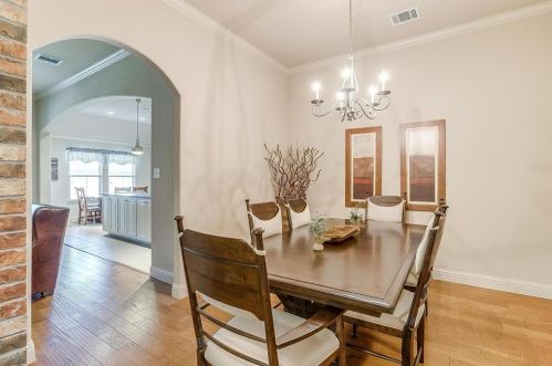 405 Sterling Dr, Fort Worth TX  76126-2461 exterior