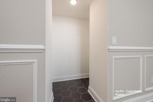 1621 10th St, Philadelphia PA 19148-1132 exterior