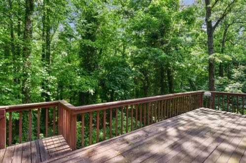 1011 Byrnwyck Rd, Atlanta GA  30319-1665 exterior