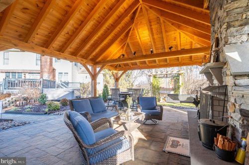 874 Pheasant Hill Rd, Summit Point WV  25446-3634 exterior