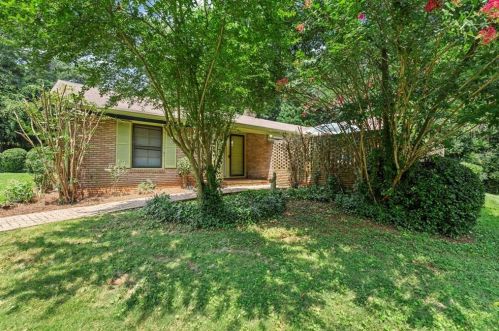 3333 Flowers Dr, Atlanta GA  30337-1001 exterior