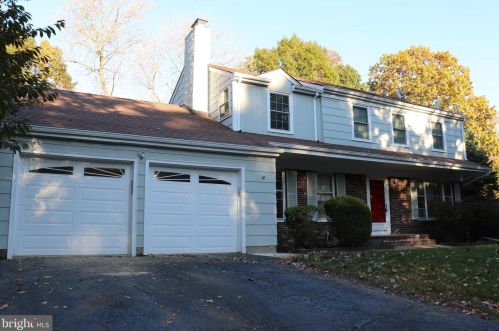 14 Jasmine Dr, Piscataway, NJ 08854-2224