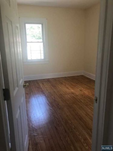 69 Hillcrest Rd, Maplewood NJ  07040-1630 exterior