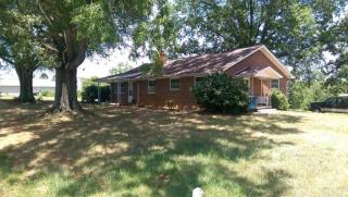 3434 9th Street Dr, Hickory, NC 28601-7489