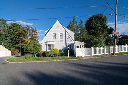 26 Fairmount Ave, Lincoln, RI 02865-3009