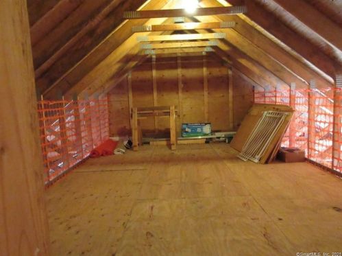 33 Crescent Ave, Niantic CT  06357-3033 exterior