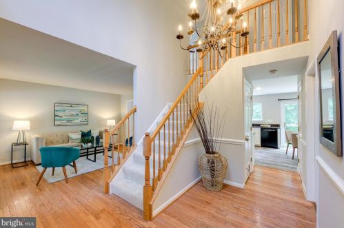 17193 Pickwick Dr, Purcellville, VA 20132-3185