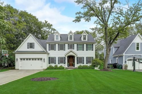 1525 Hawthorne Ln, Glenview, IL 60025-2261