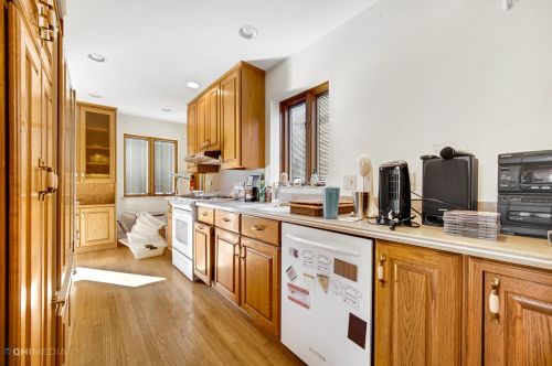 7103 Keeney St, Niles IL  60714-3039 exterior