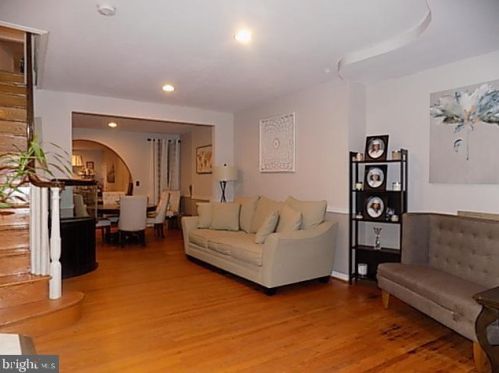 6554 16th St, Philadelphia, PA 19126-3511