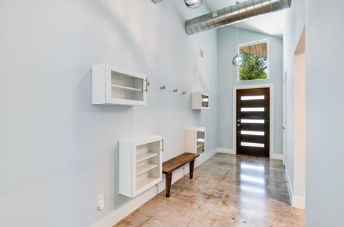 8208 Burrell Dr, Austin TX  78757-8339 exterior