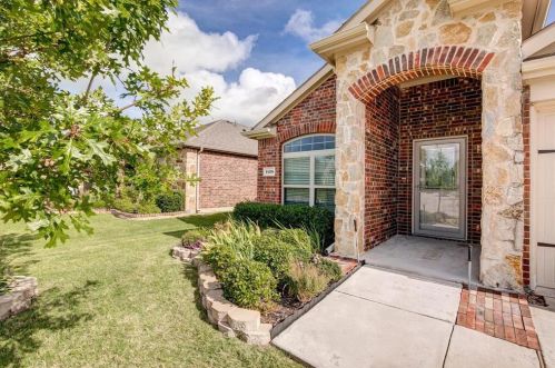 1428 Meadow Creek Dr, Princeton TX  75407 exterior