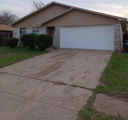 1509 Steinburg Ln, Fort Worth TX  76134-3307 exterior
