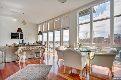 22 Vela Way, Edgewater NJ  07020-1564 exterior
