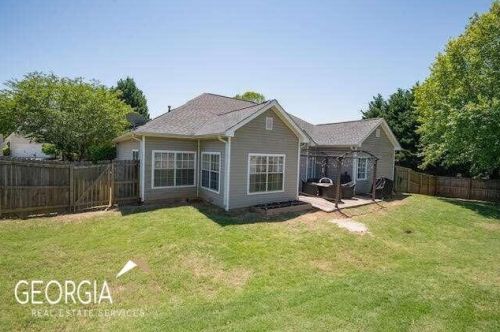202 Meadow Lake Dr, Carrollton, GA 30116-8826