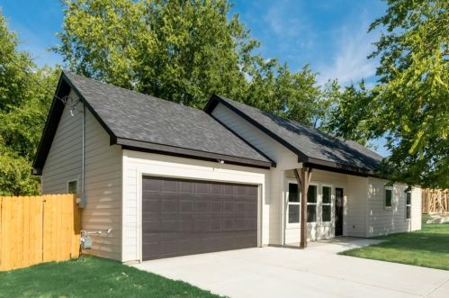 1725 Stuart St, Greenville, TX 75401
