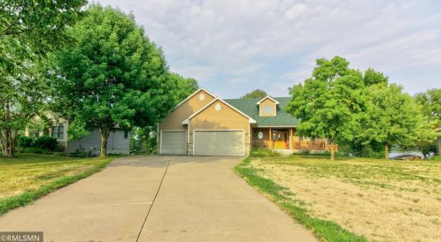 28341 Lakeside Ln, Lindstrom, MN 55045-8405