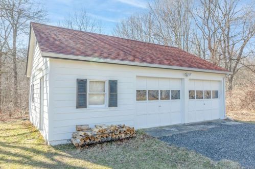 715 Long Cove Rd, Gales Ferry, CT 06335-2006