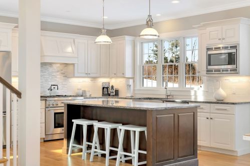 533 Seamans Rd, New London, NH 03257-7511