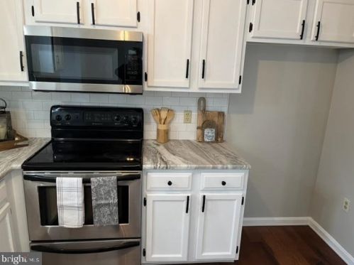 833 Marjory Ter, Lancaster PA  17603-5866 exterior