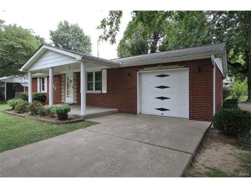 126 Nelson Dr, Fort Russell, IL 62010-1406